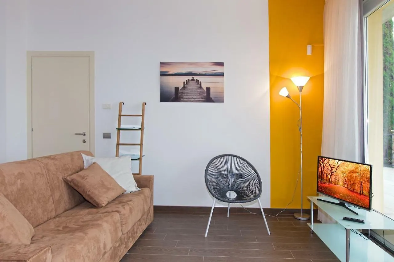 Residence Virgilio 토스콜라노마데노